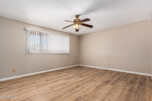 unfurnished room featuring light hardwood / wood-style flooring and ceiling fan