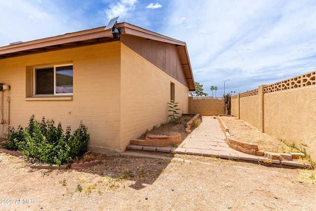 5625 N 47th Ave, Glendale, AZ 85301 - view of side of property with a fenced backyard
