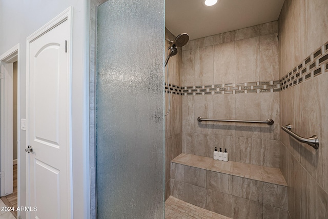 bathroom featuring a tile shower