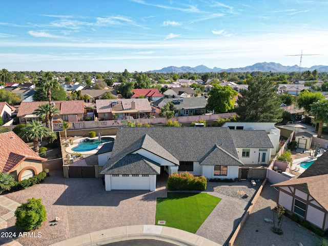 birds eye view of property featuring a mountain view