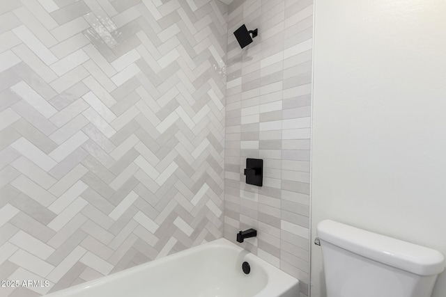 bathroom with toilet and washtub / shower combination