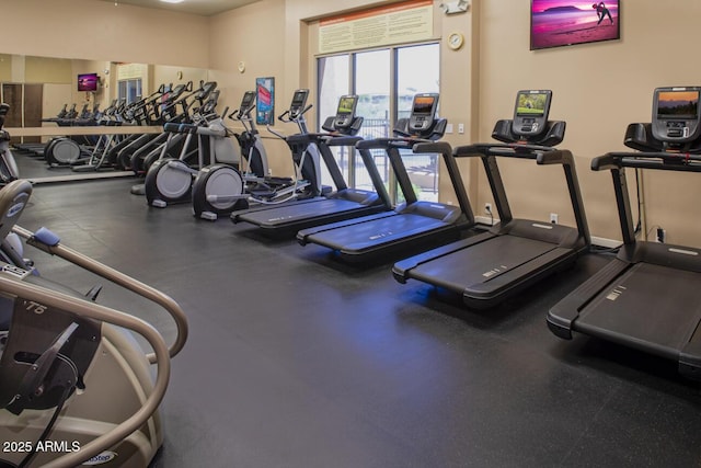 workout area with baseboards