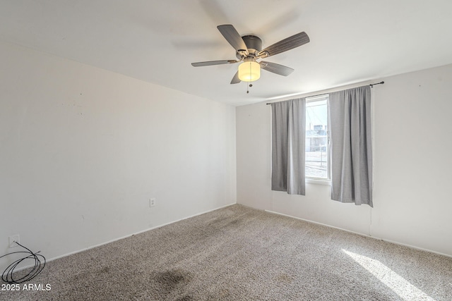 carpeted empty room featuring a ceiling fan