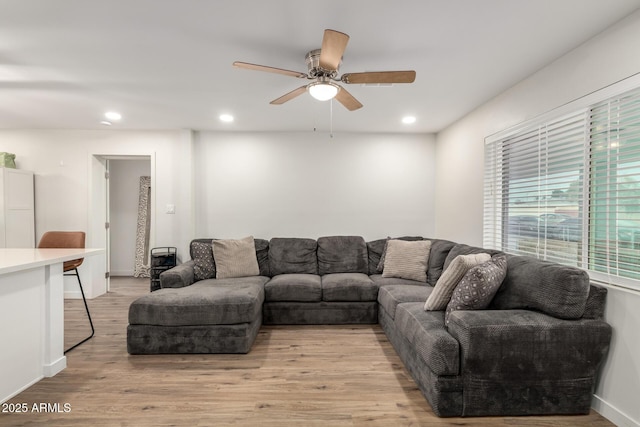 living room featuring light wood-style flooring, recessed lighting, baseboards, and ceiling fan