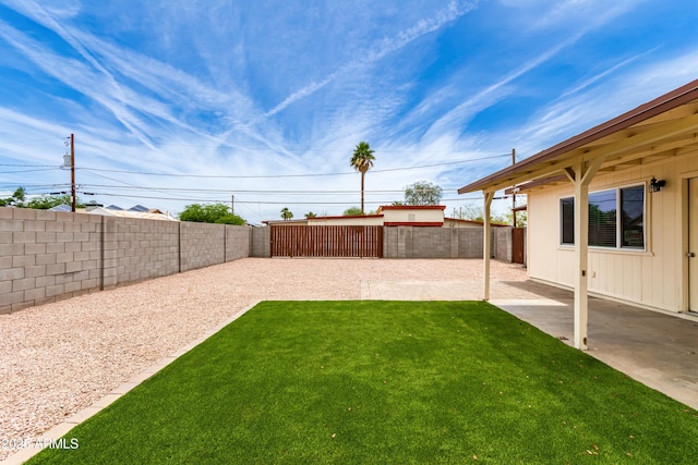 2130 W Colter St, Phoenix, AZ 85015 - view of yard featuring a patio