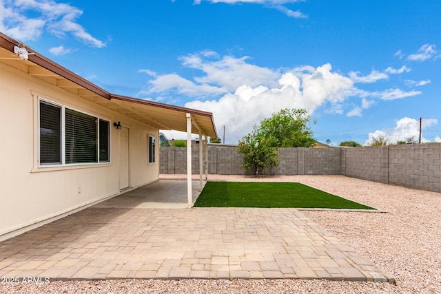 2130 W Colter St, Phoenix, AZ 85015 - view of yard with a patio area
