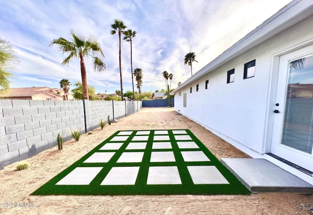 view of yard featuring a patio