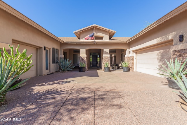 view of front facade with a garage