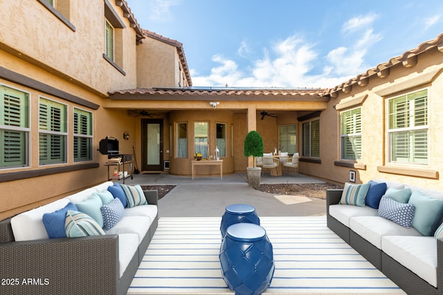 view of patio with outdoor lounge area and a ceiling fan