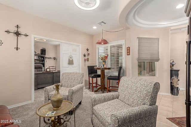 living area featuring visible vents, baseboards, and recessed lighting