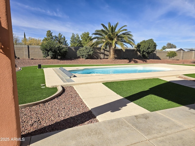 view of swimming pool with a lawn