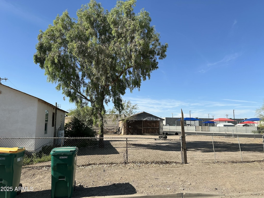 115 E 4th St, Eloy, AZ 85131 - view of yard