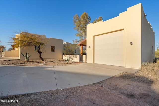 view of front of house with driveway and stucco siding