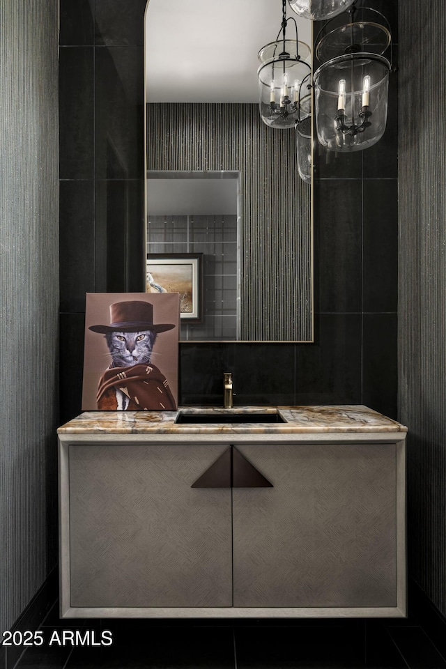 bathroom with a sink and decorative backsplash