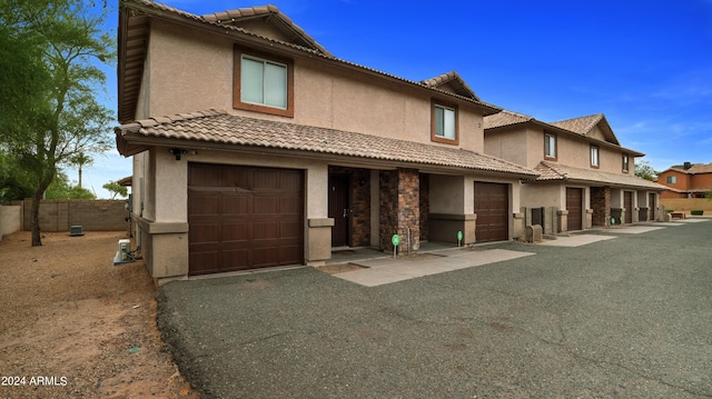 view of front facade featuring a garage