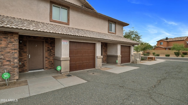 view of front facade featuring a garage