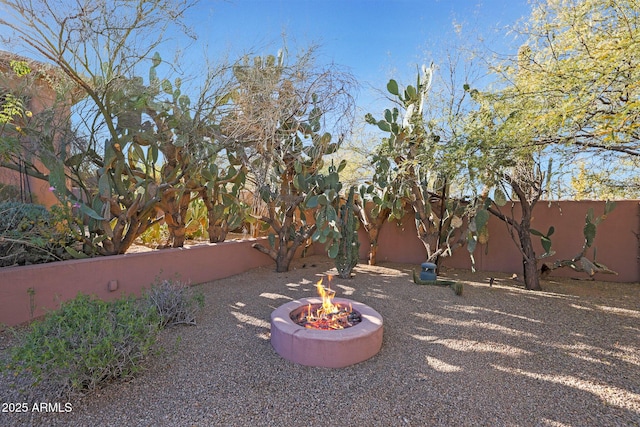 view of yard featuring a fire pit