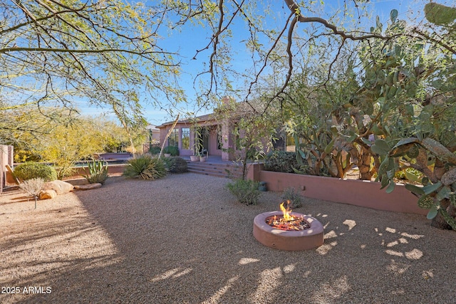 view of yard featuring a fire pit