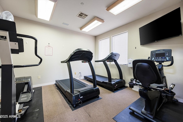 workout area featuring carpet floors, visible vents, and baseboards