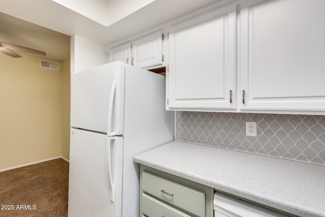 kitchen featuring a ceiling fan, visible vents, freestanding refrigerator, carpet flooring, and backsplash