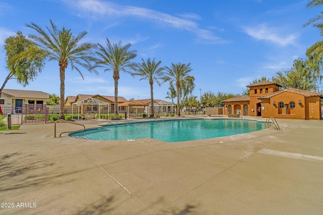 3863 S Posse Trl, Gilbert, AZ 85297 - community pool with a patio and a residential view