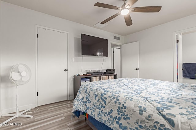 bedroom with ceiling fan