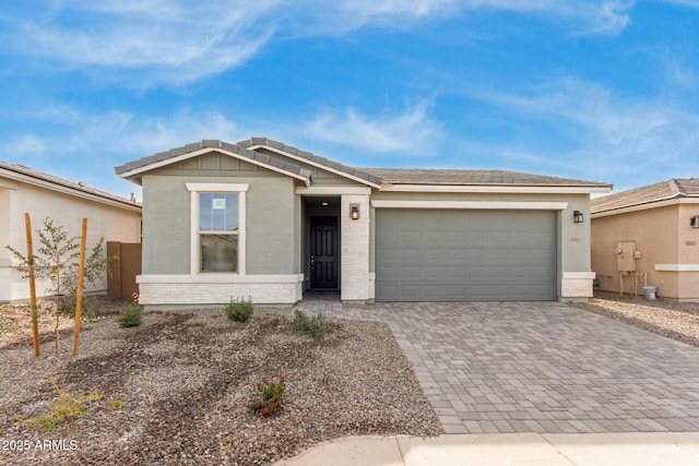 ranch-style home featuring a garage