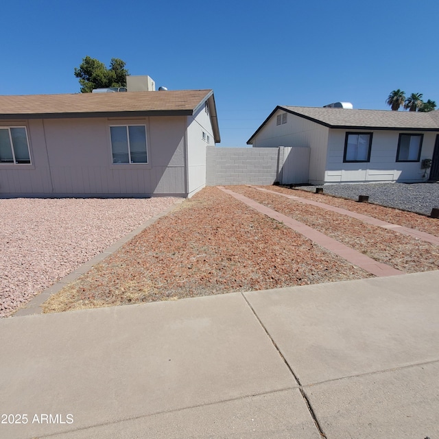 3222 W Wagoner Rd, Phoenix, AZ 85053 - view of side of home