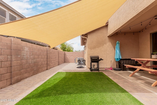 view of yard featuring a fenced backyard and a patio area