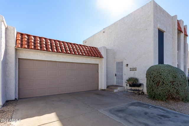 view of front facade with a garage