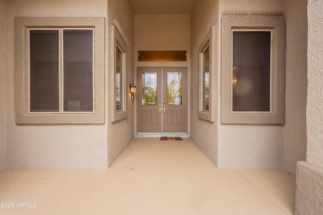 view of exterior entry with stucco siding