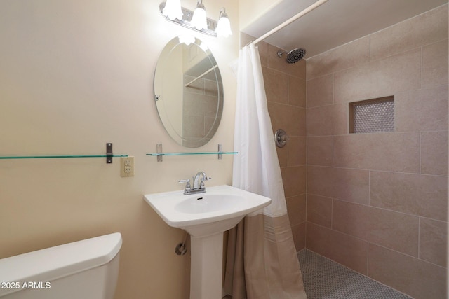 bathroom featuring sink, toilet, and a shower with shower curtain