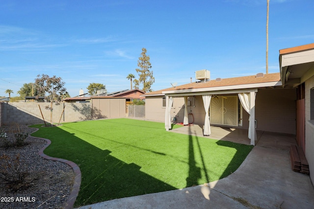 view of yard featuring a patio