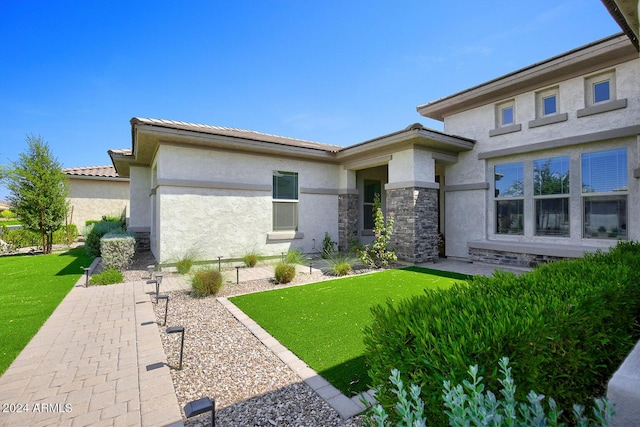 view of front of home with a front lawn