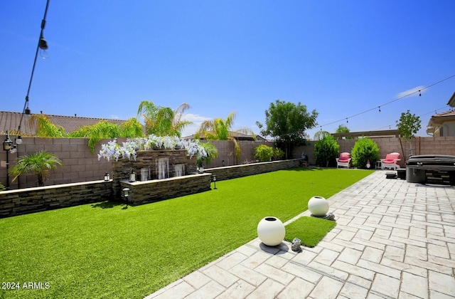 view of yard featuring a patio area