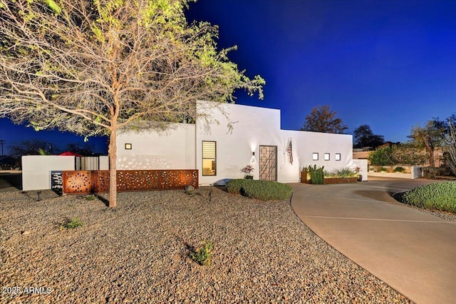 adobe home featuring stucco siding