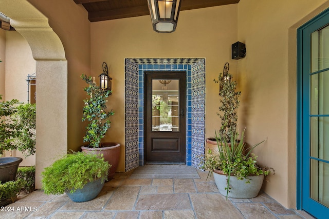 entrance to property with stucco siding