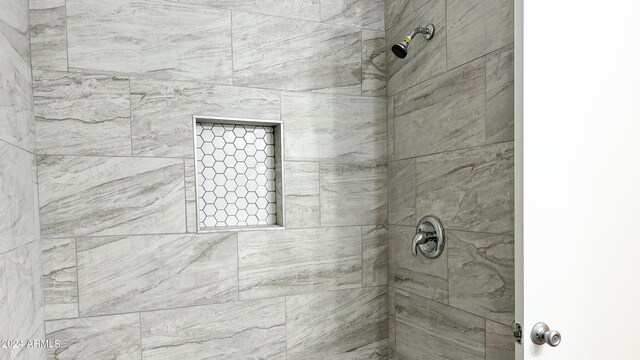 full bathroom featuring a tile shower