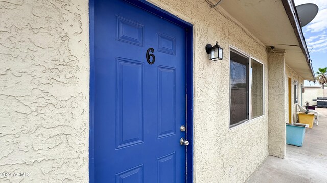 view of exterior entry featuring stucco siding