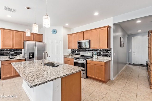 28883 N 131st Dr, Peoria, AZ 85383 - kitchen with a kitchen island with sink, stainless steel appliances, a sink, visible vents, and hanging light fixtures
