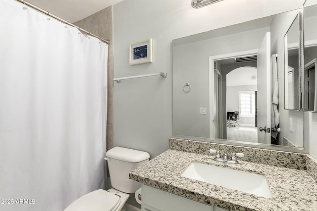 bathroom with a shower with curtain, vanity, and toilet