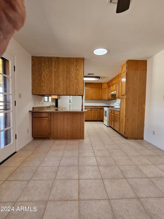 kitchen with kitchen peninsula, ceiling fan, sink, light tile flooring, and white range with electric stovetop