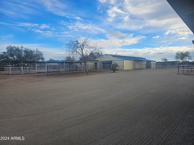 view of yard featuring a rural view