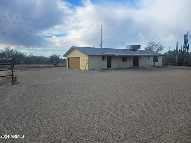 view of front facade with a garage