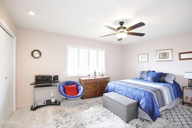 bedroom with a ceiling fan and a closet