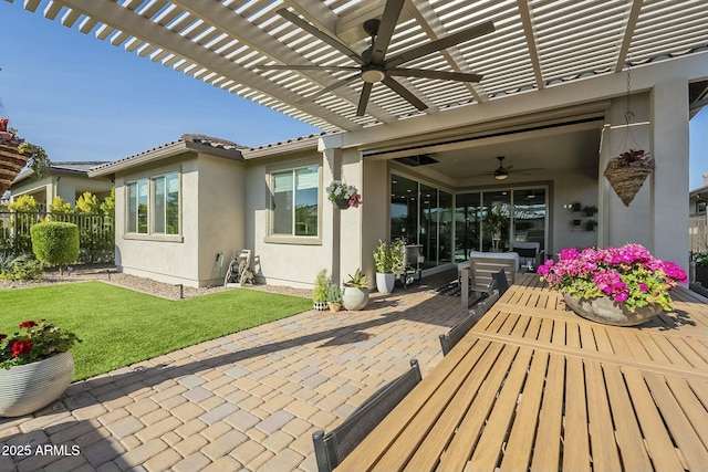 view of patio featuring a pergola and ceiling fan