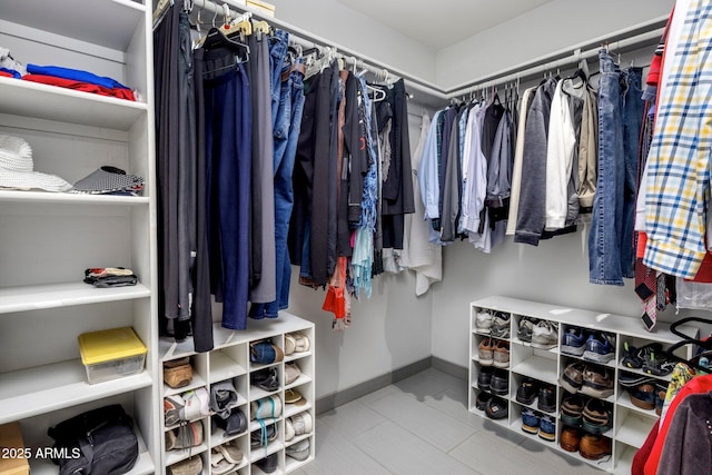 1209 W Golden Ln, Phoenix, AZ 85021 - view of spacious closet