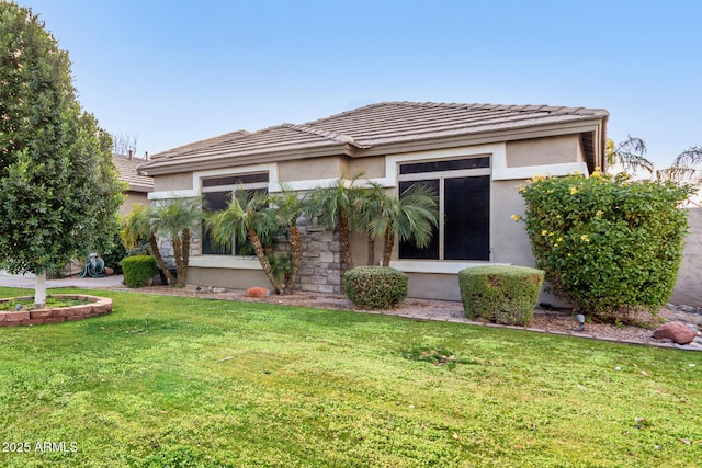 view of front of home featuring a front lawn