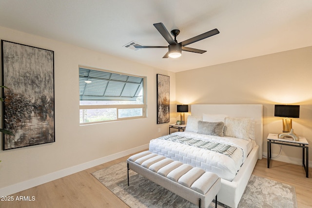 bedroom featuring light wood-style flooring, visible vents, baseboards, and a ceiling fan