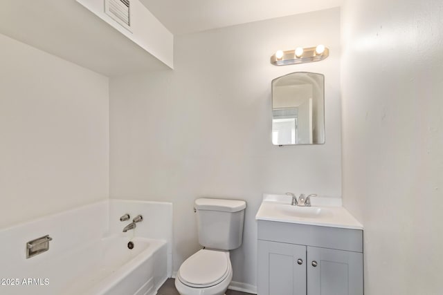 full bath featuring toilet, vanity, a garden tub, baseboards, and visible vents